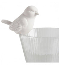 Charger l'image dans la galerie, Oiseau à poser sur verre ou autre en biscuit de céramique blanc H7xL5cm
