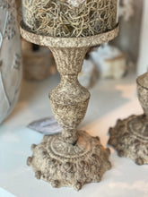 Charger l'image dans la galerie, Photophore métallique brun vieilli complet avec bougie et mousse décorative PM H36xL12cm
