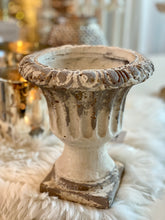 Charger l'image dans la galerie, Vase Médicis résine H20xL18cm
