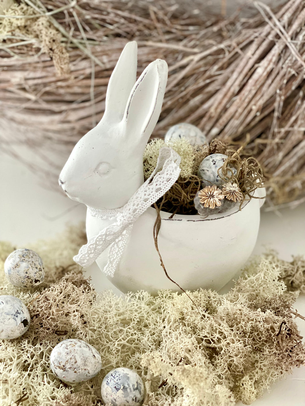 Pot lapin blanc céramique H18xL17cm ( sans la mousse décorative)
