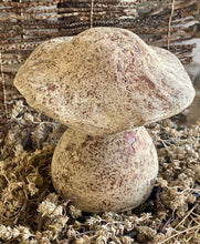 Charger l'image dans la galerie, Champignon en céramique H20xL19cm
