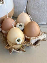 Charger l'image dans la galerie, 4 bougies garnies dans boîte à oeuf carton
