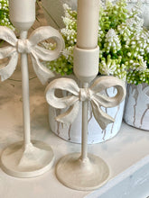 Charger l'image dans la galerie, Bougeoir métallique noeud blanc cassé GM H26xL10cm ( sans bougie)
