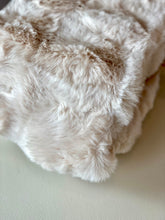 Charger l&#39;image dans la galerie, Plaid fourrure beige 160x140cm
