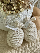Charger l&#39;image dans la galerie, Lapin en crochet H10xL6cm
