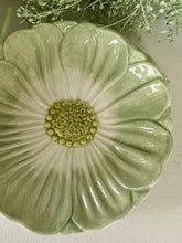 Charger l'image dans la galerie, Assiette céramique fleur GM 20cm
