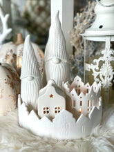 Charger l&#39;image dans la galerie, Gnome céramique blanc cassé GM H27xL10cm
