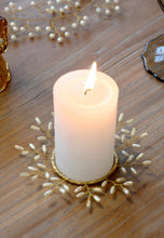 Charger l'image dans la galerie, Set de 2 couronnes à bougies avec perles doré et crème 11cm
