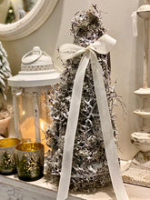 Charger l'image dans la galerie, Cone bois naturel blanchi H45xL20cm
