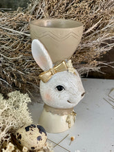 Charger l&#39;image dans la galerie, Lapin femme coquetier H12xL7cm
