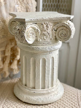 Charger l&#39;image dans la galerie, Socle colonne ronde blanc patiné H30xL20cm
