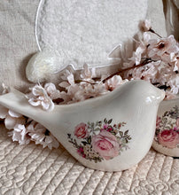 Charger l'image dans la galerie, Oiseau céramique avec fleurs PM H16xL9cm
