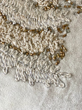 Charger l&#39;image dans la galerie, Coussin de Noël en velours et incrustations perles 50x50cm ) déhoussable -intérieur compris)
