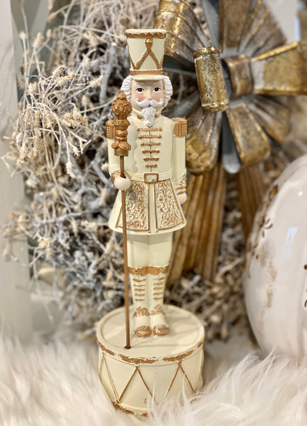 Boîte à musique casse noisette antique crème H28xL9cm