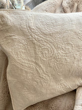 Charger l'image dans la galerie, Set de 2 taies de coussins en boutis 50x80cm
