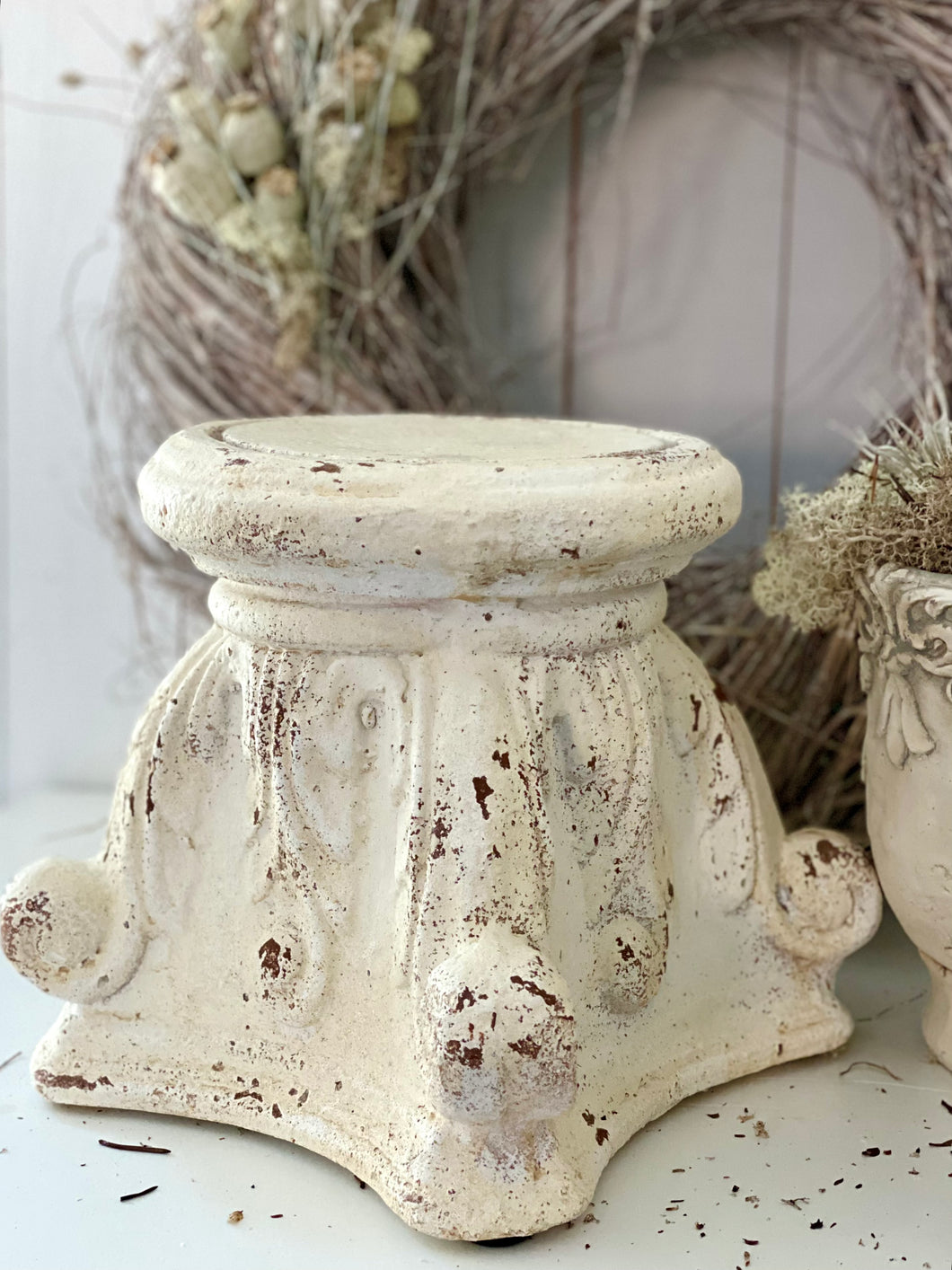 Socle résine blanc vieilli H22xL21cm