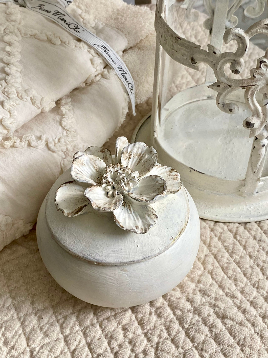 Boîte résine ronde patinée H9xL12cm