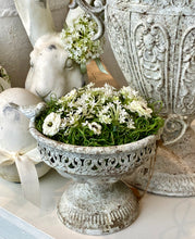 Charger l'image dans la galerie, Bol oiseau métallique garni mousse/fleurs H15xL22cm
