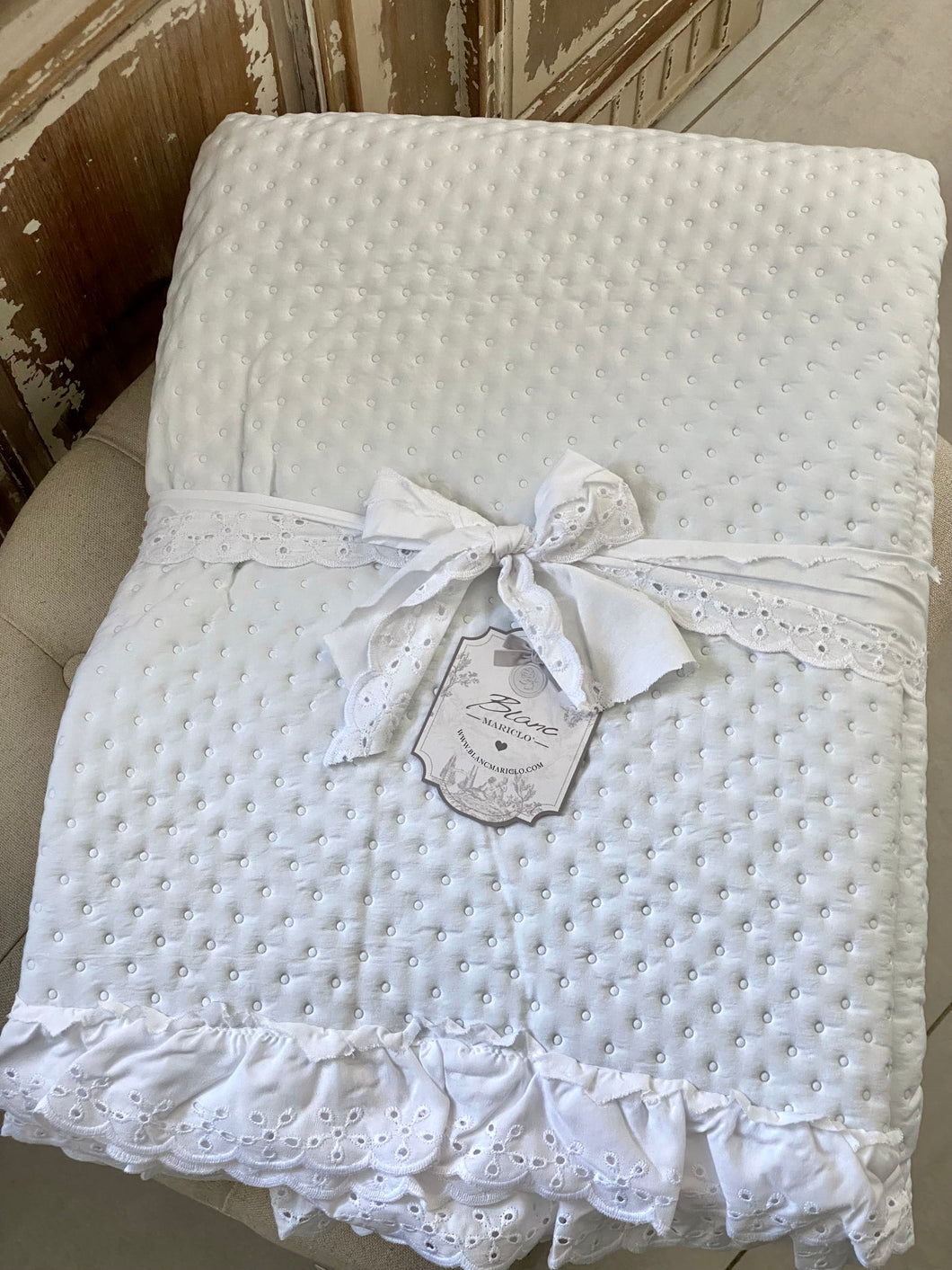 Couvre lit blanc avec volants dentelle anglaise 260x260cm