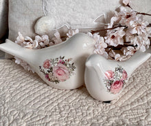 Charger l'image dans la galerie, Oiseau céramique avec fleurs PM H16xL9cm
