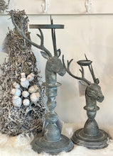 Charger l'image dans la galerie, Bougeoir métallique cerf gris patiné H30xL17cm
