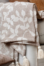 Charger l'image dans la galerie, Plaid coton décors feuilles café au lait /crème 150x130cm
