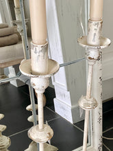 Charger l'image dans la galerie, Haut chandelier métallique patiné H60xL13cm
