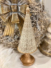 Charger l&#39;image dans la galerie, Sapin de Noël résine antique crème MM H32xL12cm
