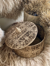 Charger l'image dans la galerie, Boîte ronde ajourée métal brun GM H16xL20cm
