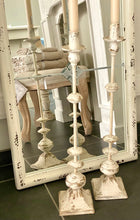 Charger l'image dans la galerie, Haut chandelier métallique patiné H60xL13cm
