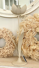 Charger l'image dans la galerie, Bougeoir fleur métallique beige H45xL12cm
