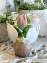 Charger l'image dans la galerie, Bulbe fleur céramique rose pastel H9xL5cm

