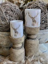 Charger l'image dans la galerie, Bougie décor chalets PM H9xL7cm
