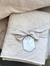 Charger l'image dans la galerie, Set de 2 taies de coussins en boutis 50x80cm
