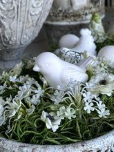 Charger l'image dans la galerie, Oiseau à poser sur verre ou autre en biscuit de céramique blanc H7xL5cm
