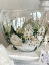Charger l'image dans la galerie, Tasse en verre décor chalets H9xL14cm
