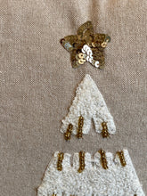 Charger l'image dans la galerie, Coussin avec sapin et strass 40x40cm
