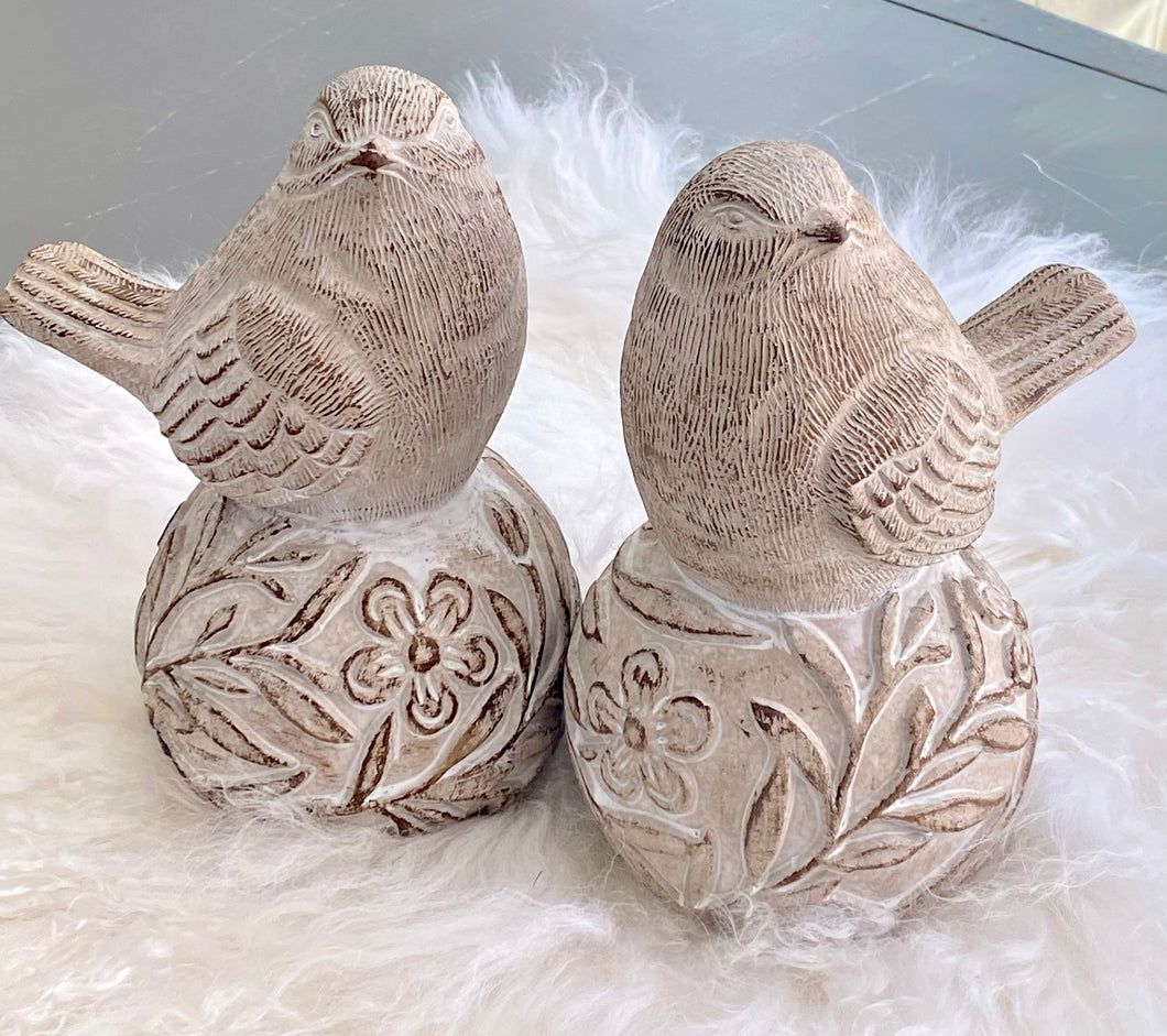 Oiseau sur boule résine droite