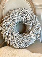 Charger l'image dans la galerie, Couronne bois blanchi 45cm
