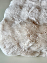 Charger l&#39;image dans la galerie, Plaid fourrure beige 160x140cm

