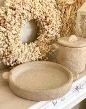 Charger l'image dans la galerie, Plat en résine beige 20cm

