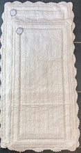 Charger l'image dans la galerie, Tapis coton avec bord en crochet blanc cassé 50x110cm
