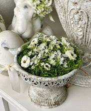 Charger l'image dans la galerie, Bol oiseau métallique garni mousse/fleurs H15xL22cm
