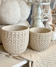 Charger l'image dans la galerie, Cache pot beige céramique imitation laine PM H11xL13cm
