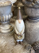 Charger l'image dans la galerie, Père Noël en bois peint H21xL7cm

