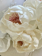 Charger l'image dans la galerie, Pivoine avec coeur vieux rose GM H40xL14cm
