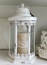 Charger l'image dans la galerie, Lanterne ajourée métallique antique crème H32xL18cm
