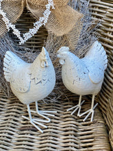 Charger l&#39;image dans la galerie, Poule résine H21xL14cm

