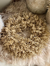 Charger l'image dans la galerie, Couronne fleurs brunes artificielle 27cm
