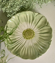 Charger l'image dans la galerie, Assiette céramique fleur PM 12cm
